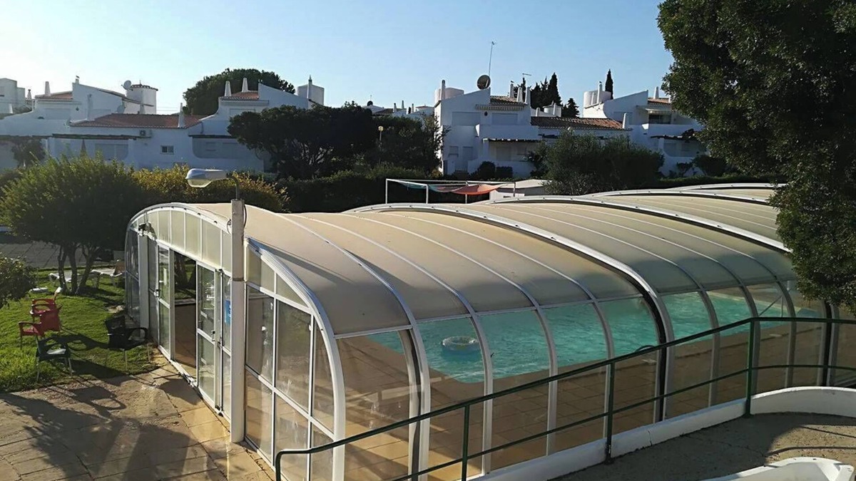 Alporchinhos House | Holiday Home 'Casa Da Rocha' with Shared Pool, Wi-Fi and Air Conditioning