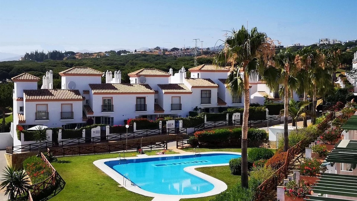 Marbella House | Holiday Home "Casa Danca Cabopino" with Terrace and Shared Pools