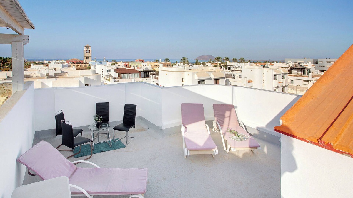 Corralejo House | Holiday Home 'Casa Del Sol Rosa' with Sea Views, Wi-Fi and Air Conditioning