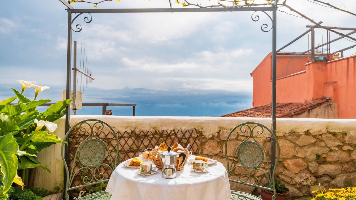 Baunei House | Holiday Home 'Casa Della Nonna Nel Borgo' with Mountain View, Private Garden and Wi-Fi