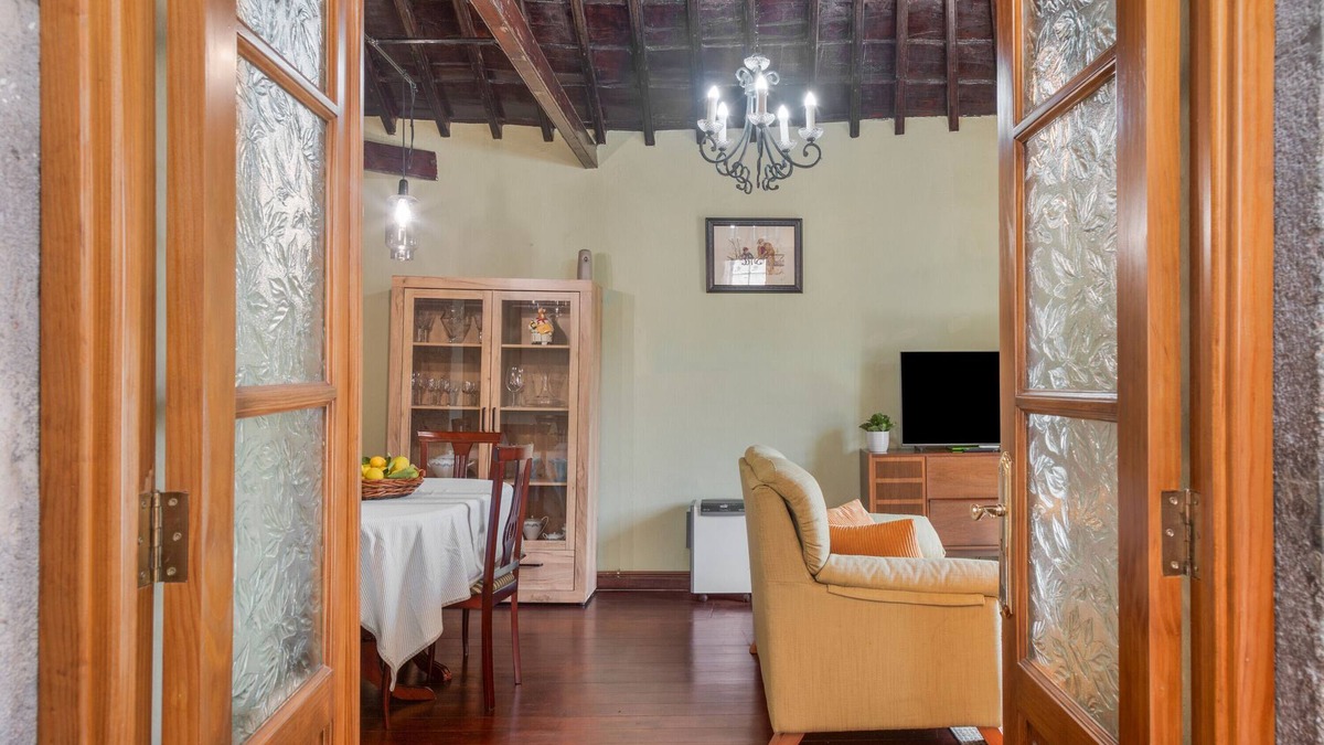 Santa Brigida House | Holiday Home 'Casa Isabel' with Mountain Views, Private Terrace and Wi-Fi