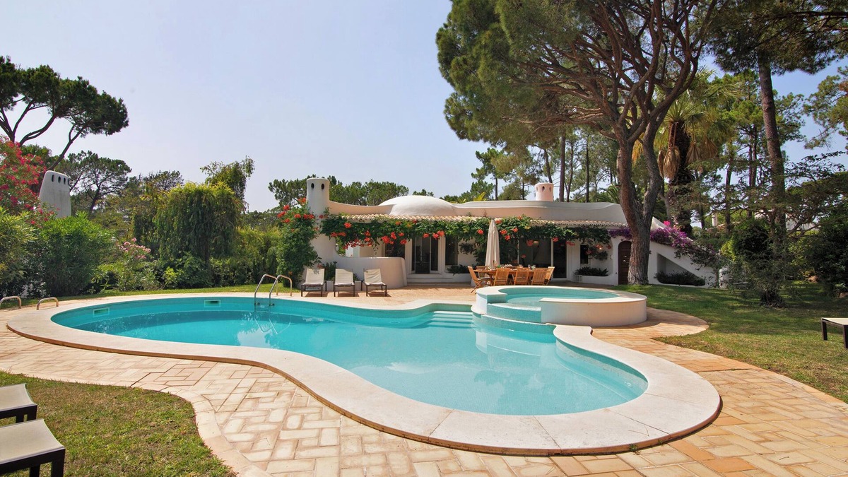 Vilamoura House | Holiday Home 'Casa Isabella' with Private Pool, Wi-Fi and Air Conditioning
