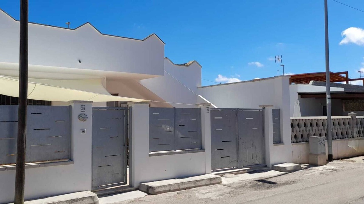 Torre Rinalda House | Holiday Home 'Casa Vacanze Al Civico 23' with Terrace & Air Conditioning