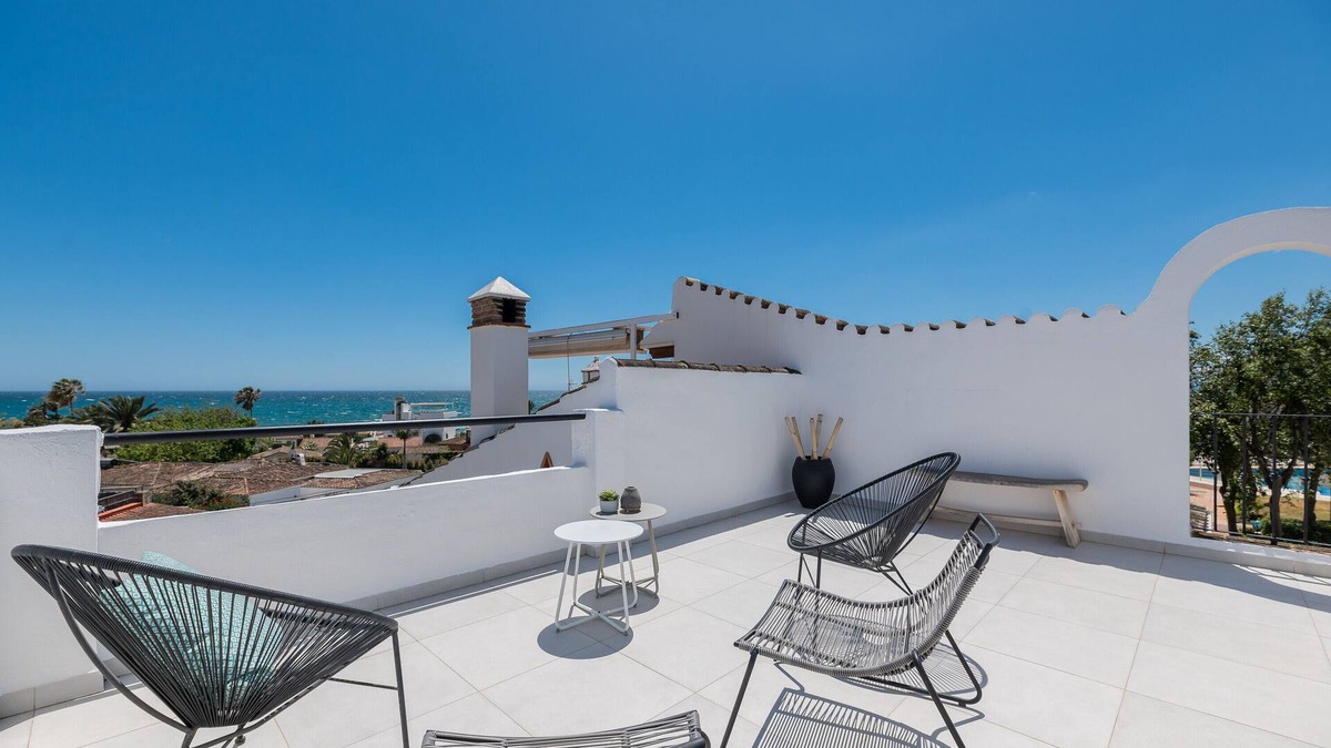 Urbanizacion Costabella House | Holiday Home 'Casa Linda' with Sea View, Wi-Fi and Air Conditioning
