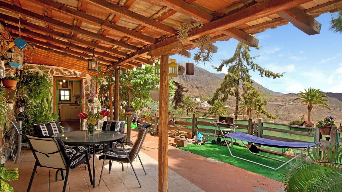 Aguimes House | Holiday Home "Casa Los Pinos" with Terrace and Mountain Views