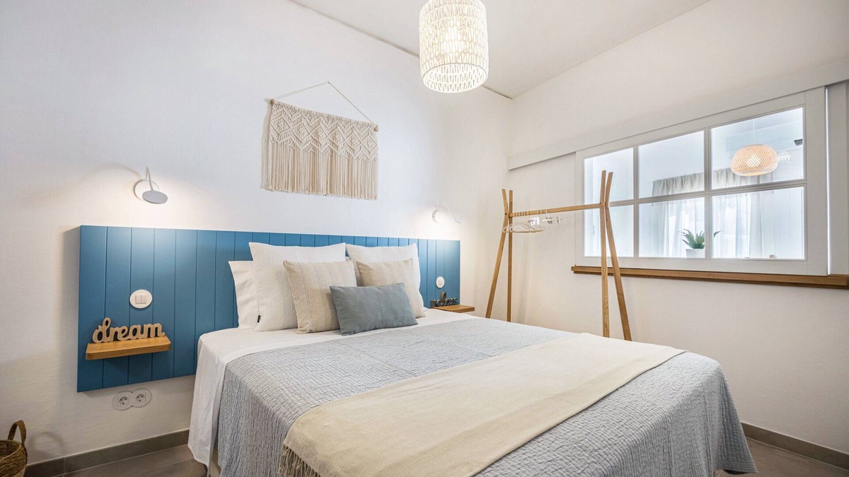 Vila do Bispo House | Holiday Home 'Casa Mateus' with Terrace & Wi-Fi