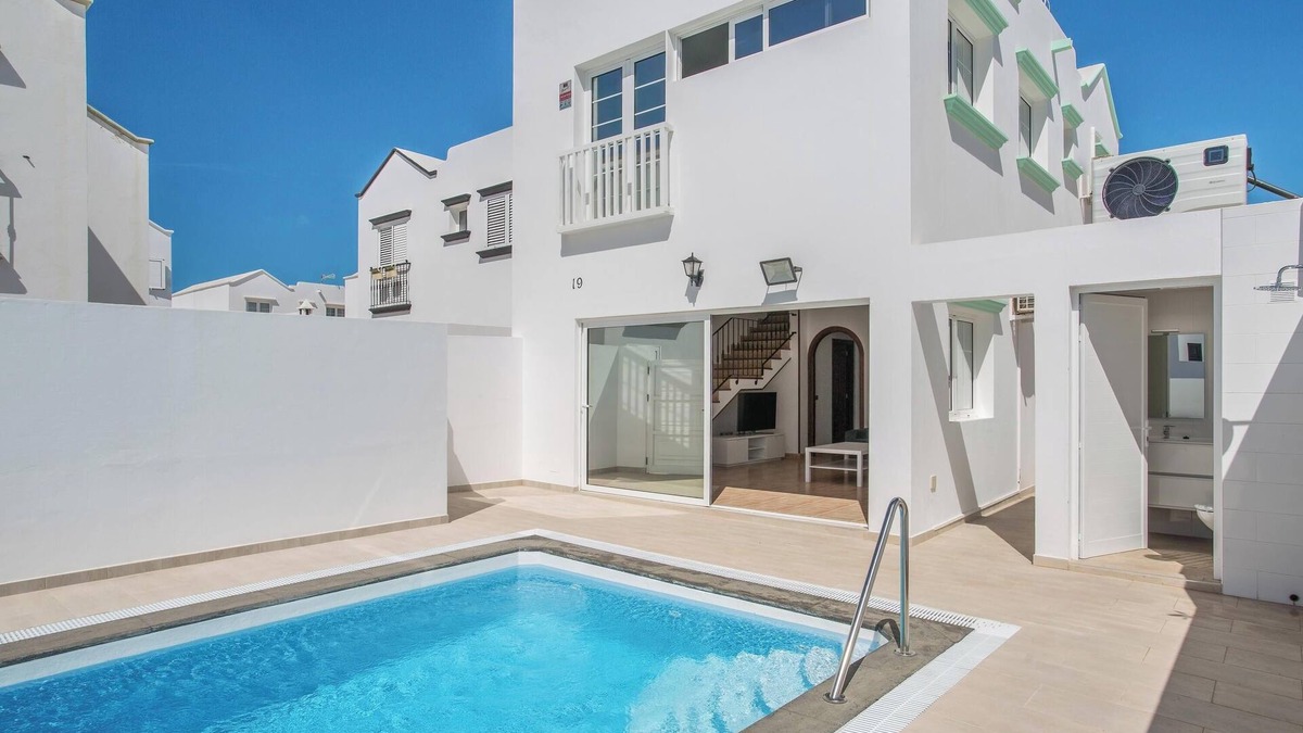 Tias House | Holiday Home ‘Casa Oasis’ with Pool, Wi-Fi, Air Conditioning & Terrace