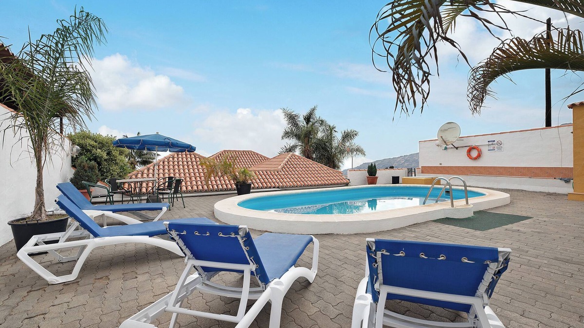 Los Llanos de Aridane House | Holiday Home 'Casa Óscar' with Mountain View, Private Pool and Wi-Fi
