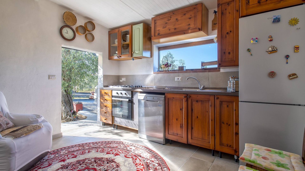 Sassari House | Holiday Home 'Casa Rina' with Private Terrace, Private Garden and Wi-Fi