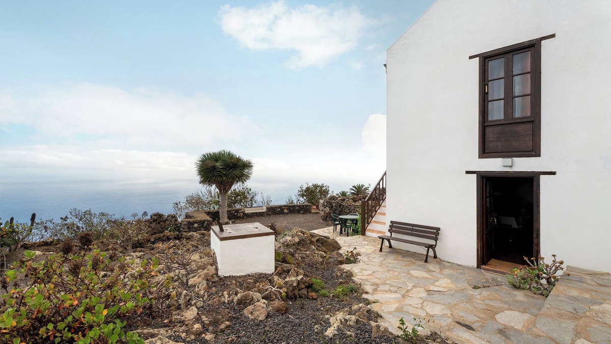 Tesbabo House | Holiday Home 'Casa Rural La Era' with Sea View, Private Terrace and Wi-Fi