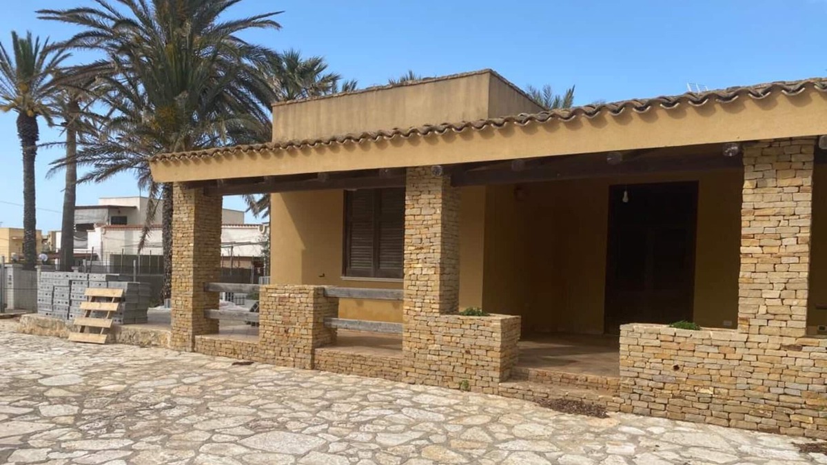 Petrosino House | Holiday Home 'Casa Solare' with Sea View, Garden & Wi-Fi