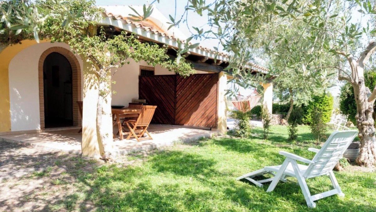 Orosei House | Holiday Home 'Casa Su Barone' with Private Terrace, Private Garden and Air Conditioning