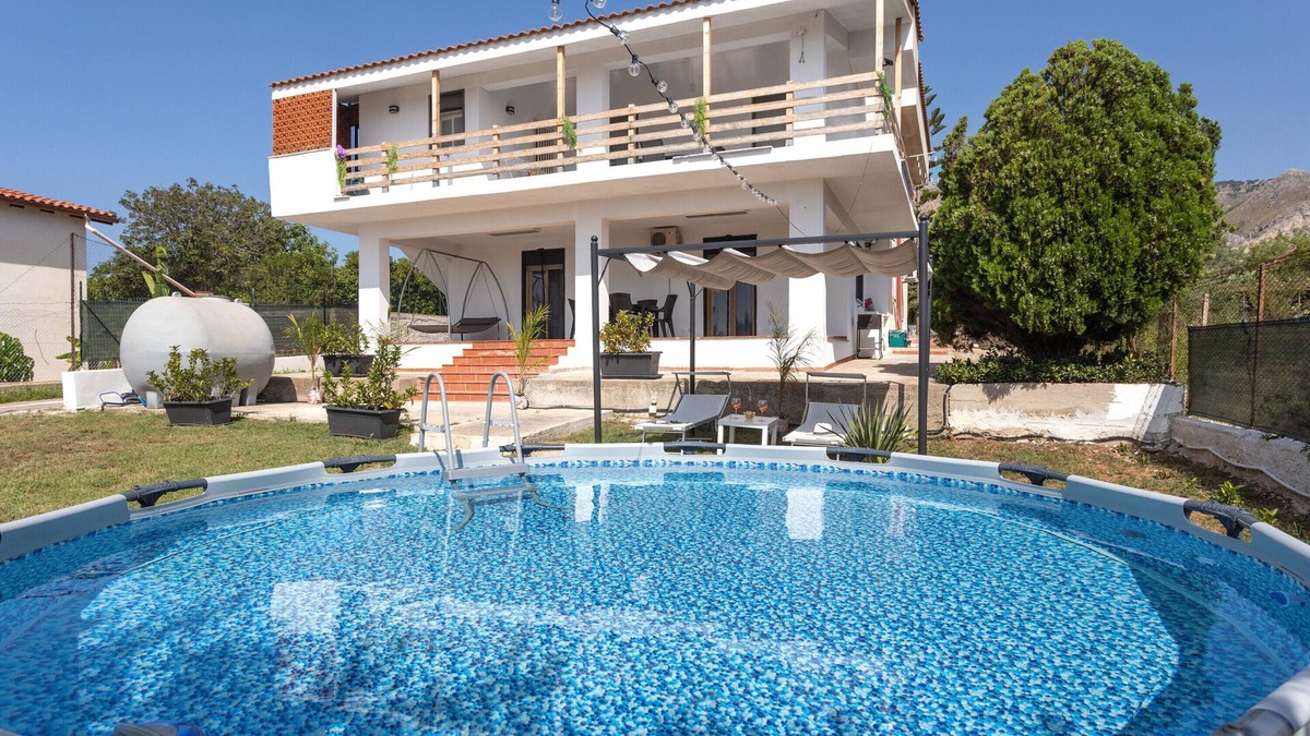 Terrasini House | Holiday Home 'Casa Vista Mare tra gli Ulivi' with Pool, Wi-Fi & A/C