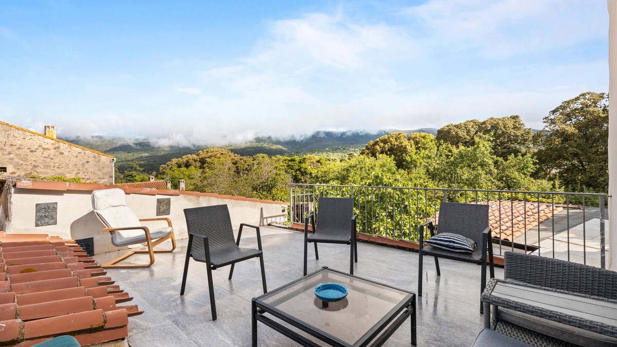 Seneghe House | Holiday Home 'Casasalauna' with Mountain View, Private Terrace and Air Conditioning
