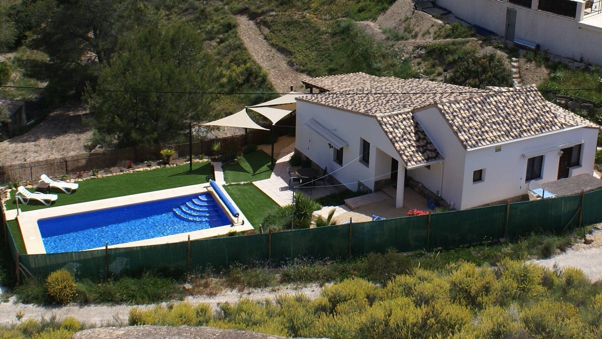 Finestrat House | Holiday Home 'Casita Lukalalo' with Mountain View, Pool & Wi-Fi