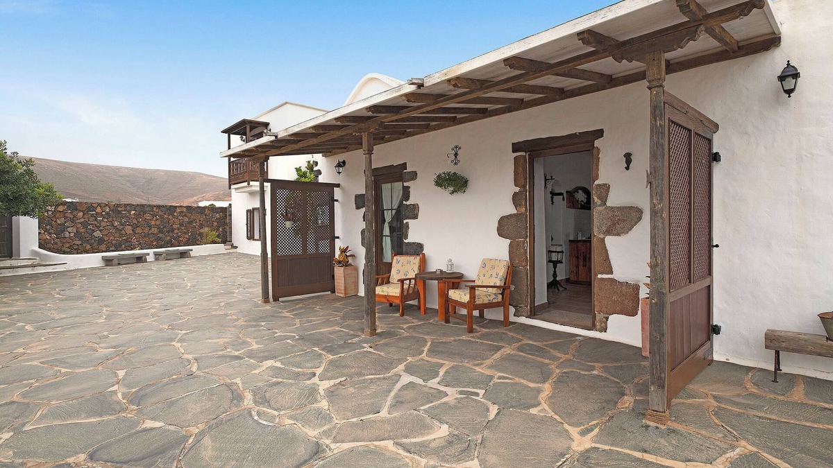 Los Valles House | Holiday Home "Casita Tahona" with Mountain Views, Terrace and Wi-Fi