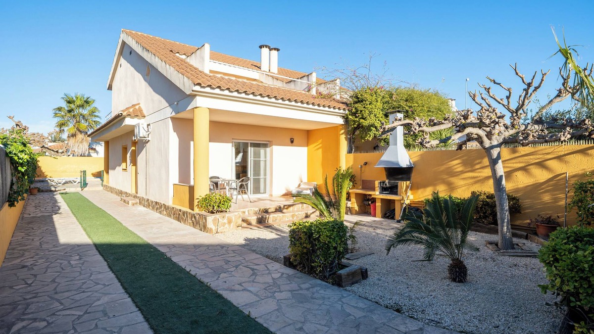 Riumar House | Holiday Home "Chalet l'alba" with Pool, Garden & Wi-Fi