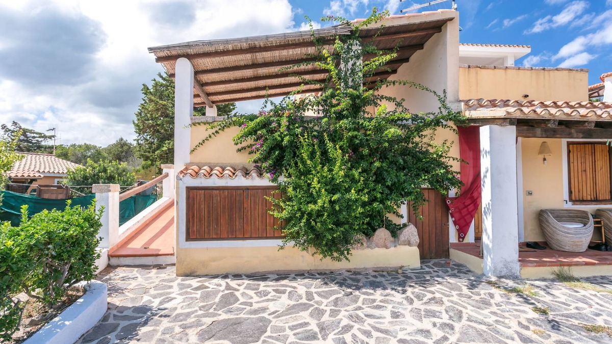 Baja Sardinia House | Holiday Home Close to the Beach with Terrace & Sea View; Pets Allowed