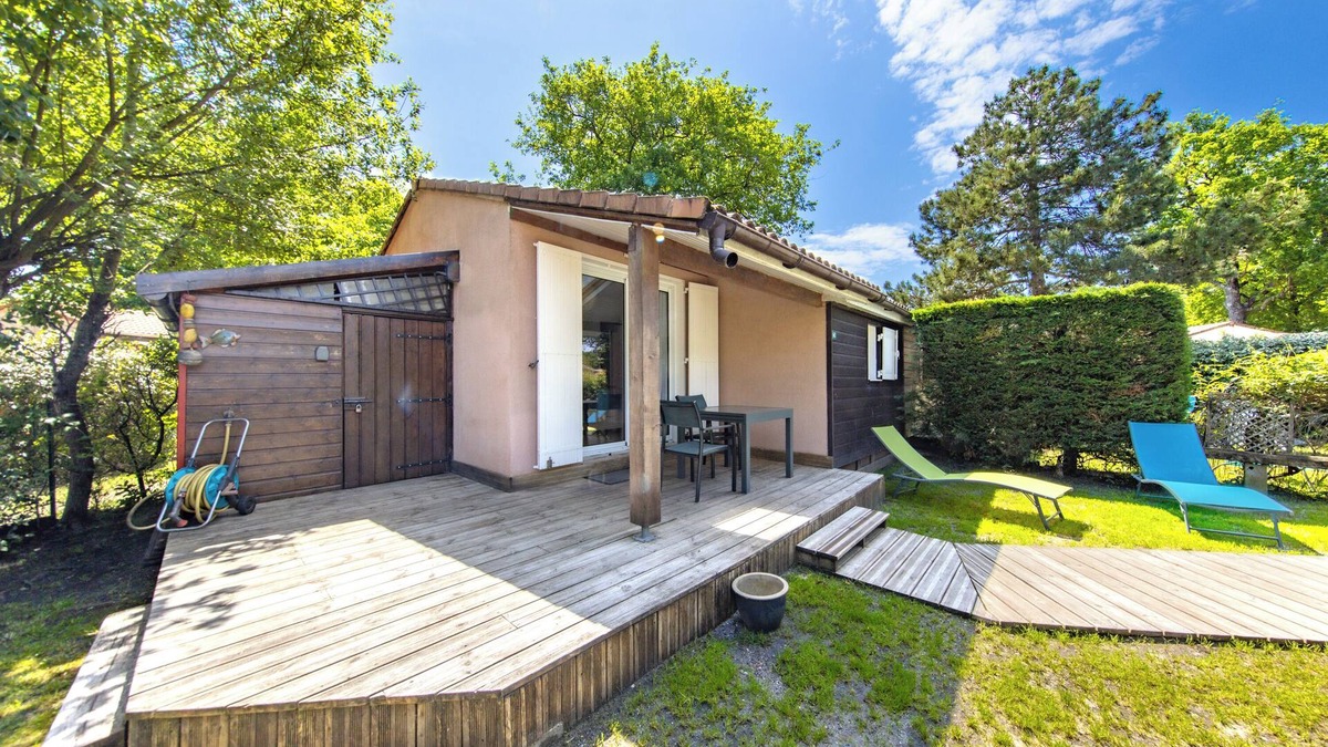 Hourtin Port House | Holiday Home - Comfortable Chalet in Pedestrian Residence with Garden & Parking