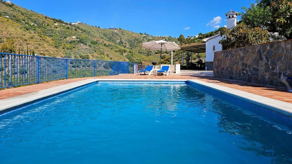 Competa House | Holiday Home "Cortijo Airen" with Pool, Mountain View & Wi-Fi