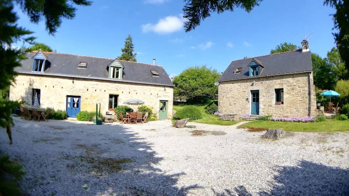 Ploerdut House | Holiday Home 'Cristal - Gîtes De Kerlividic' with Shared Pool, Wi-Fi and Air Conditioning