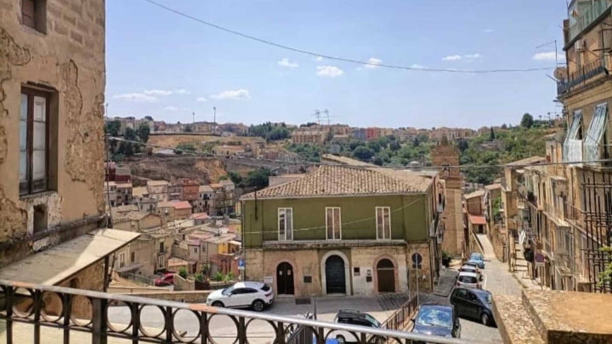 Piazza Armerina House | Holiday Home "Da Zia Iole" with Private Terrace and Balcony