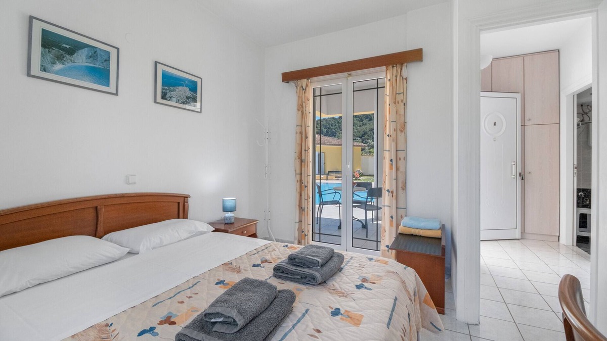 Agios Ioannis House | Holiday Home 'Dioni' with Mountain View, Wi-Fi and Air Conditioning