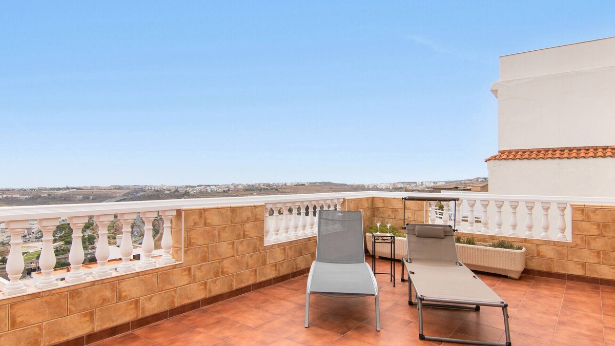 Las Palmas de Gran Canaria House | Holiday Home 'El Atico' with Sea Views, Private Terrace and Wi-Fi