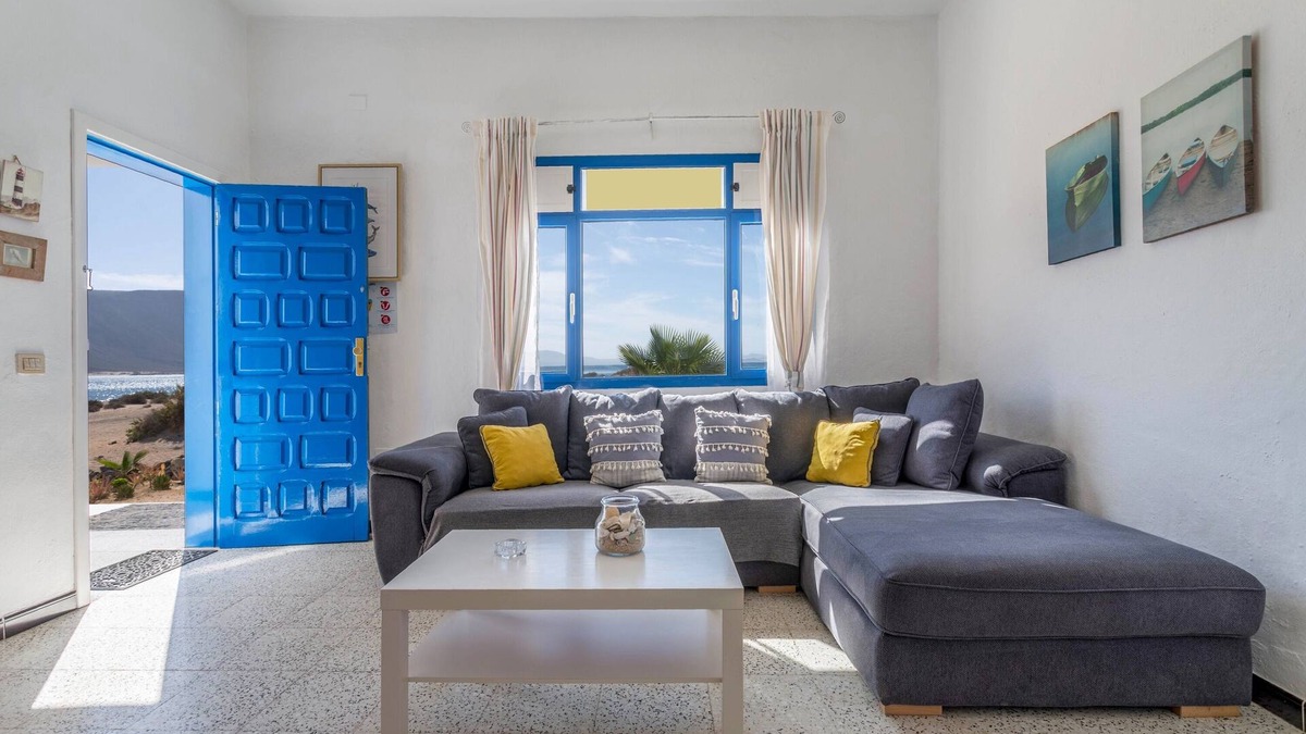 Caleta de Sebo House | Holiday Home "El Graciosero" close to the Beach with Sea View, Wi-Fi & Terrace