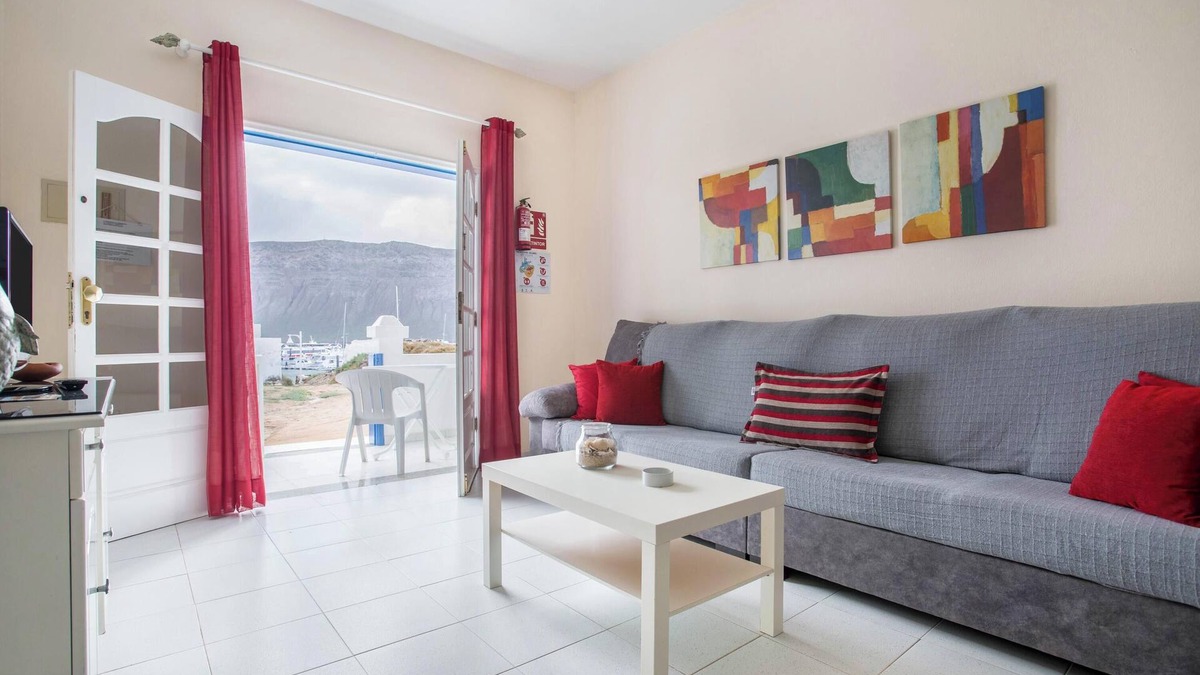 Caleta de Sebo House | Holiday Home "El Sombrerito 2" with Sea View, Terrace & Wi-Fi