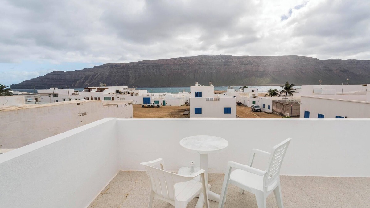 Caleta de Sebo House | Holiday Home "El Sombrerito 6" with Terrace & Wi-Fi