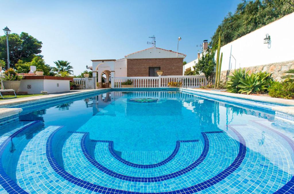 Motril House | Holiday Home El Pino by Interhome