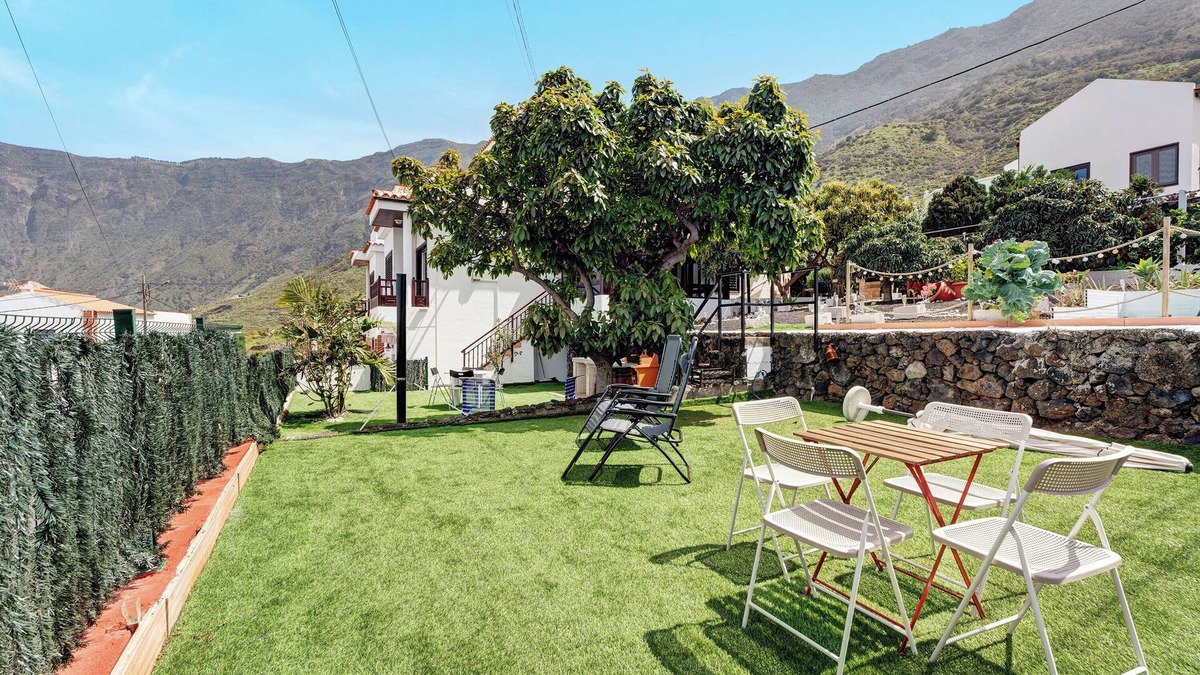 Tigaday House | Holiday Home 'Villa Luisa' with Sea View, Terrace & Wi-Fi in Frontera