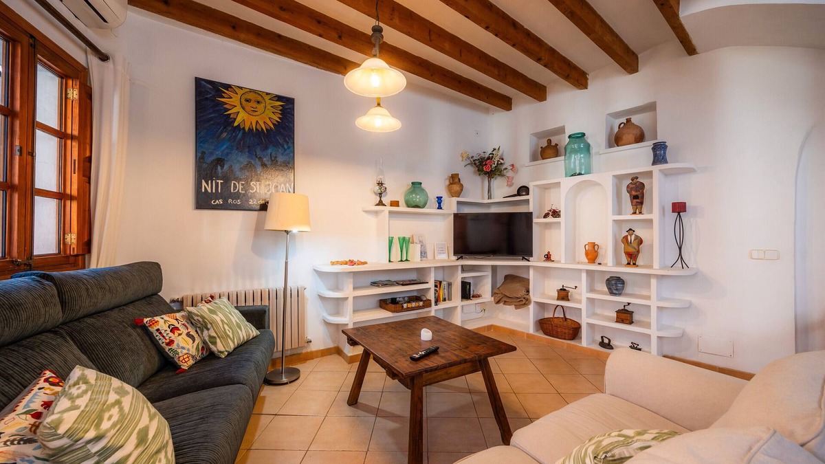 Soller House | Holiday Home 'Es Mercat' with Private Terrace, Wi-Fi and Air Conditioning