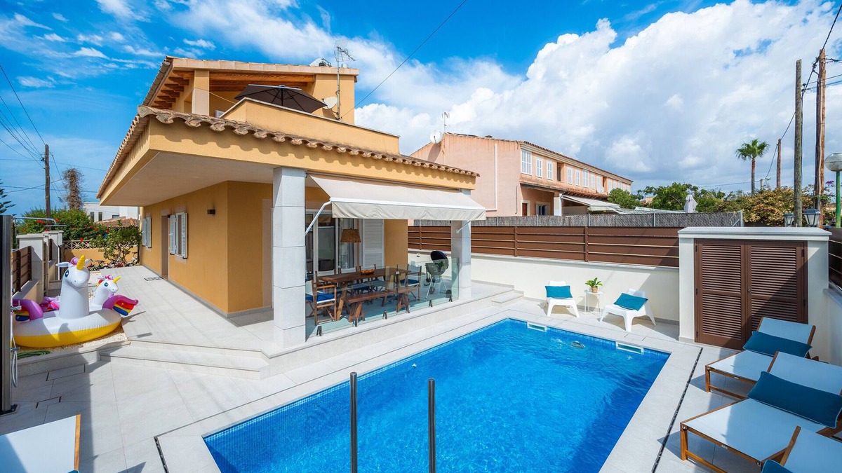 Sa Rapita House | Holiday Home 'Es Reco' with Private Pool, Wi-Fi and Air Conditioning