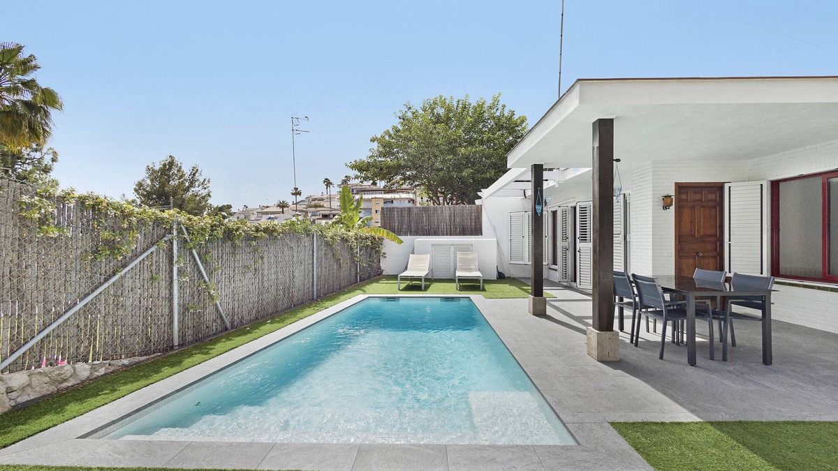 Vallpineda House | Holiday Home with Moutain View, Private Pool, A/C & WiFi