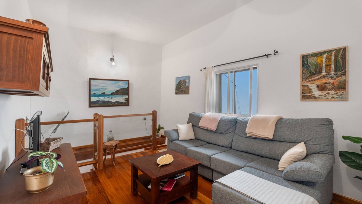Valverde House | Holiday Home 'Mary Valverde' with Sea View, Private Terrace and Wi-Fi