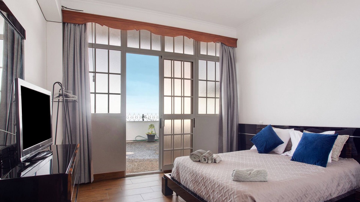 Monte House | Holiday Home "Férias Madeira" with Sea View, Private Terrace & Wi-Fi
