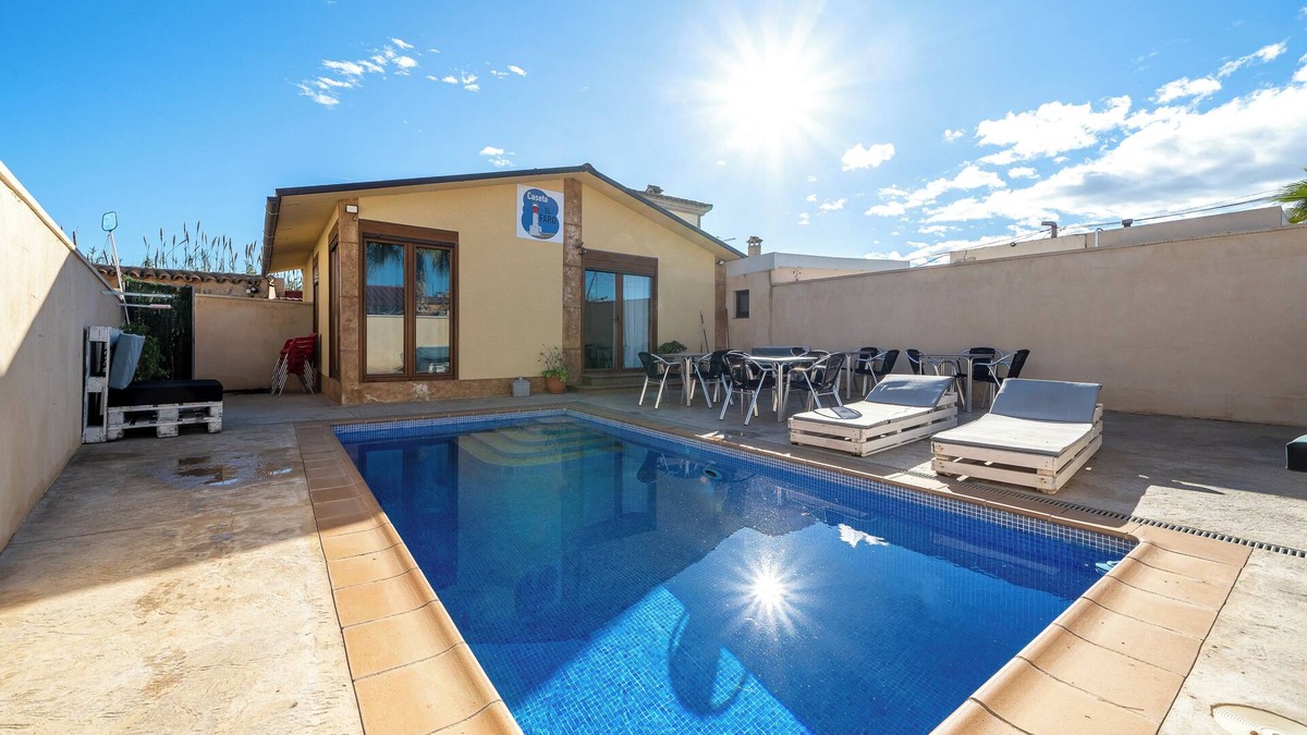 El Ligallo del Ganguil House | Holiday Home "Faro" with Pool, Garden & Wi-Fi