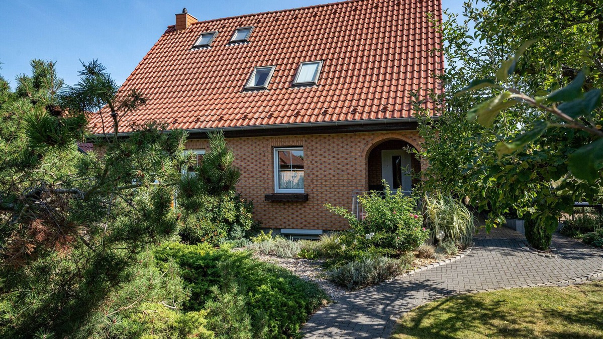 Blankenburg House | Holiday Home 'Ferienhaus Appelgarten' with Private Terrace, Private Garden and Wi-Fi