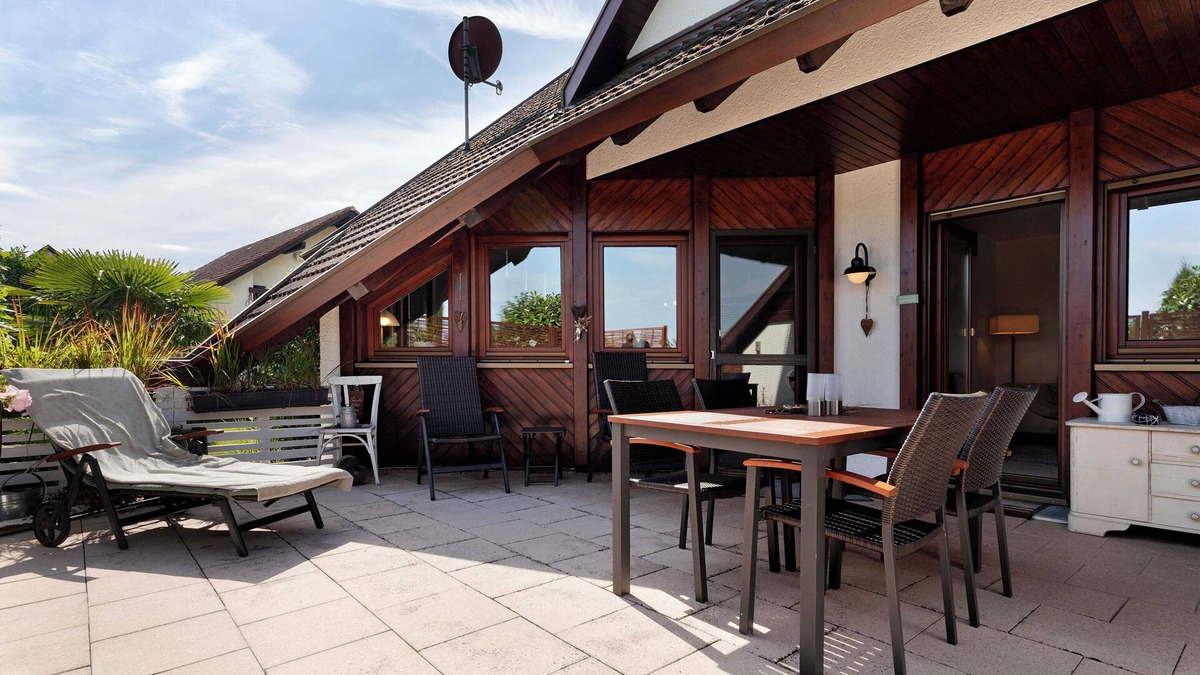 Kehl House | Holiday Home 'Ferienhaus Am Rhein' with Private Terrace, Balcony and Wi-Fi