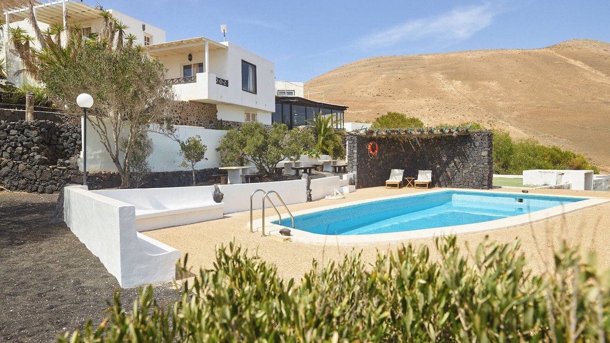 Yaiza House | Holiday Home 'Finca La Calerita B' with Sea View