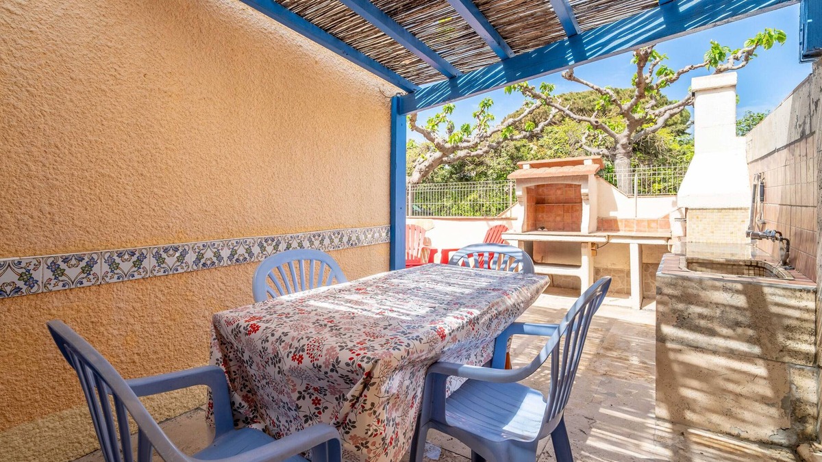Les Cabanes de Fleury House | Holiday Home 'Fleurynes' with Private Terrace and Private Garden