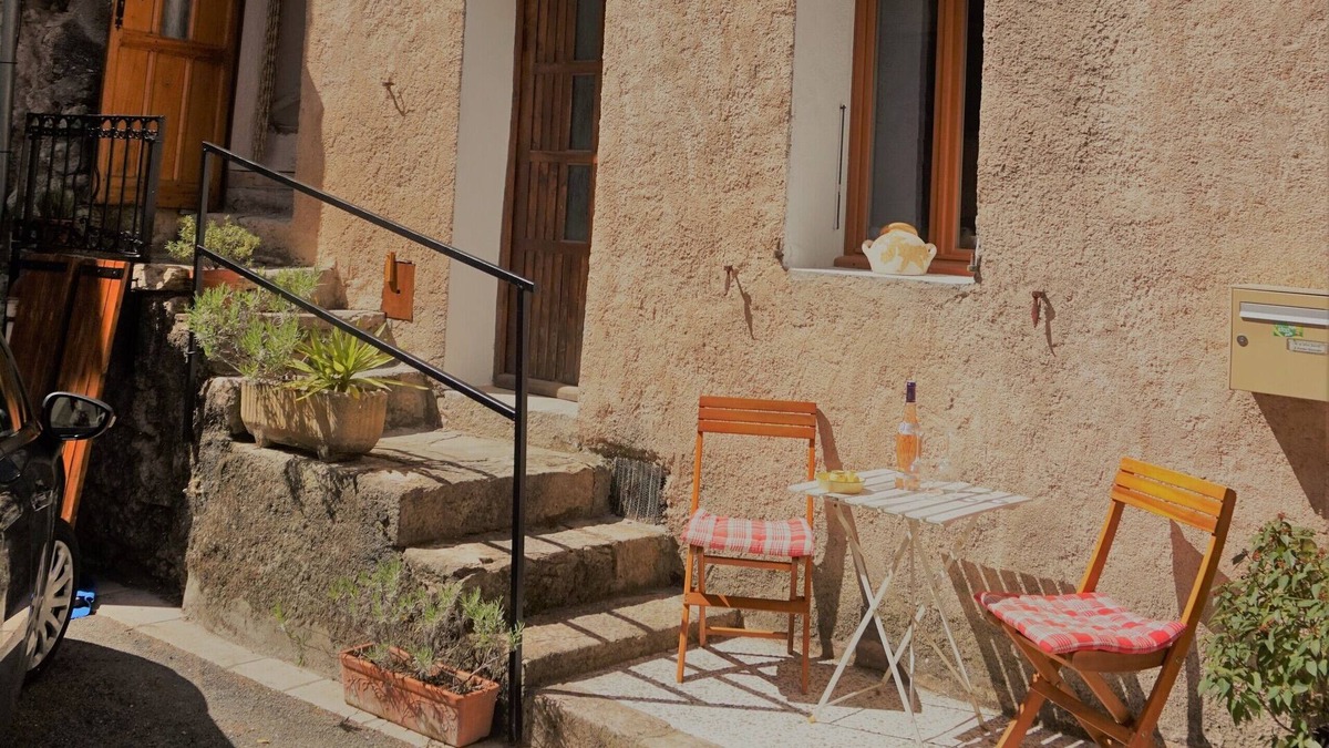 Chateaudouble House | Holiday home for 4 people, close to Cannes and Frejus / St. Raphael.
