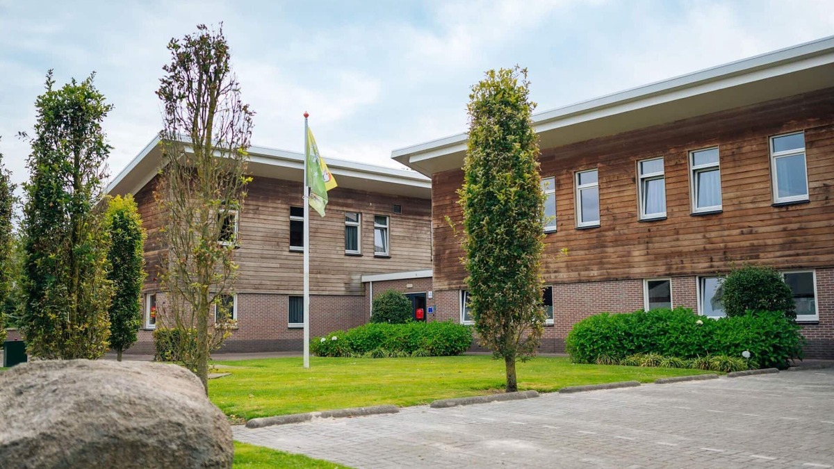 Havelte House | Holiday home for group with sauna and pool