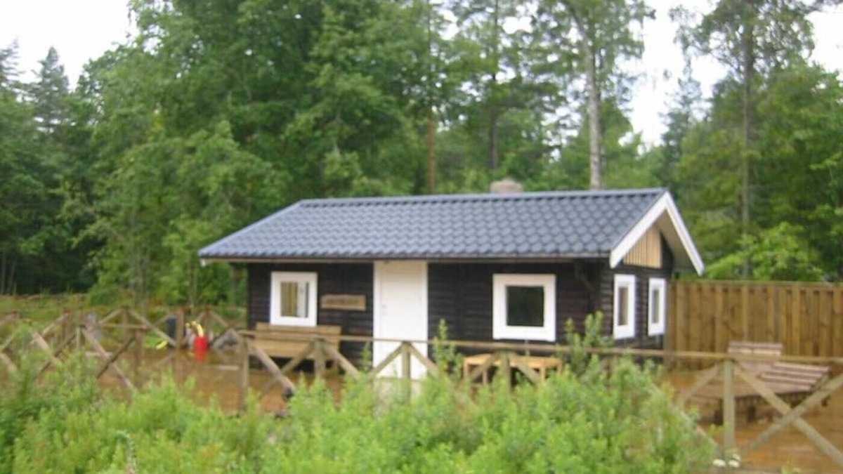Astad House | Holiday home for two by the lake