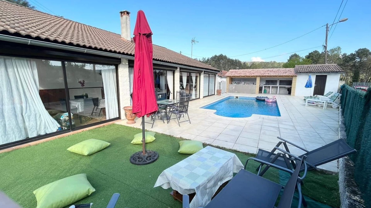 Robiac-Rochessadoule House | Holiday Home 'Maison Les Brousses' with Private Pool, Private Garden and Wi-Fi