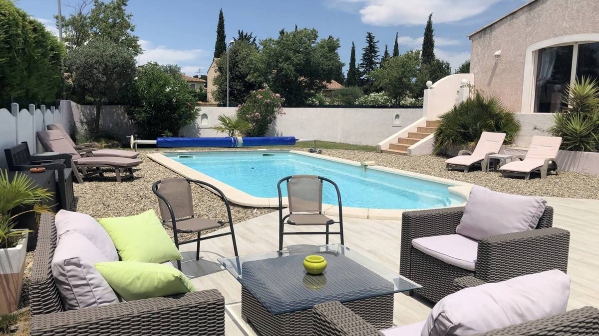 Salon-de-Provence House | Holiday home in Salon-de-Provence, private pool, garden and terrace.