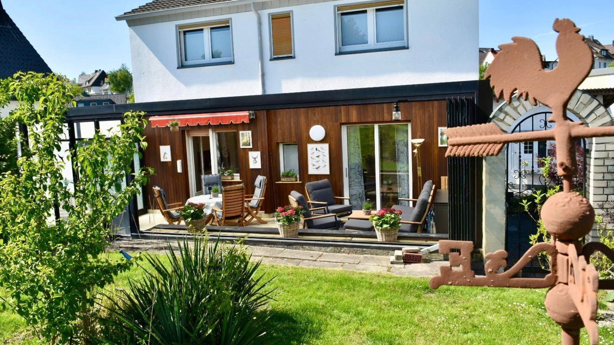 Arnsberg House | Holiday Home 'Fuchsbau Voßwinkel' with Private Terrace, Garden and Wi-Fi