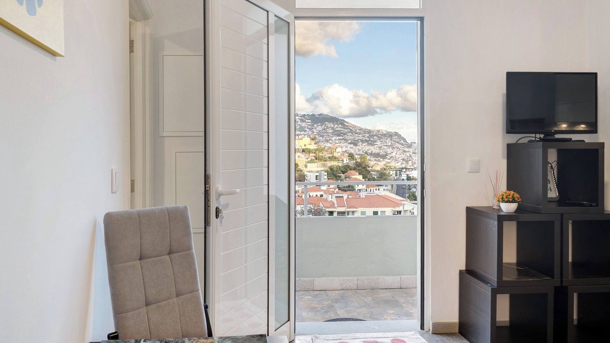 Sao Roque House | Holiday Home 'Funchal' with Sea View, Balcony & Wi-Fi